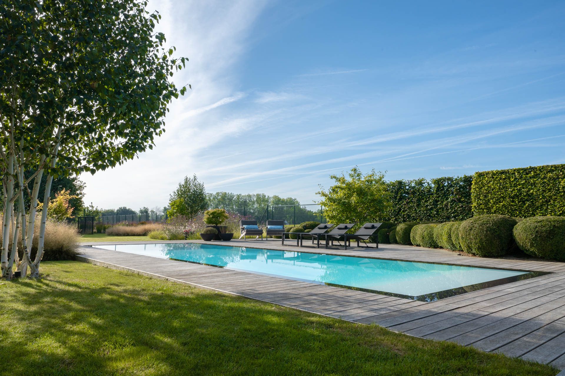 Stijlvolle tuin met overloop